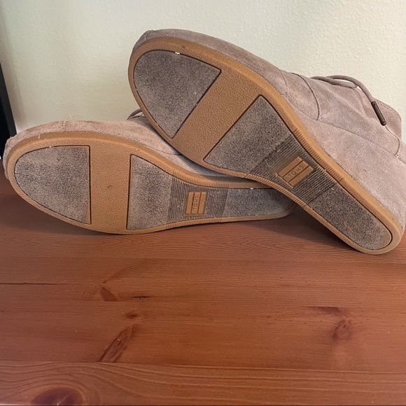 TOMS Taupe Suede Desert Wedge Booties, Sz 7.5 - Picture 8 of 11